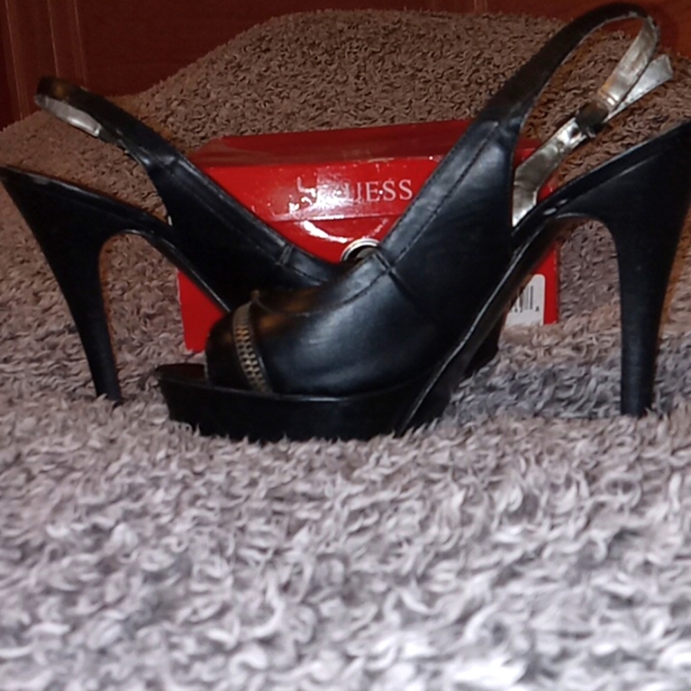 Black Guess Kalyn, Size 9M